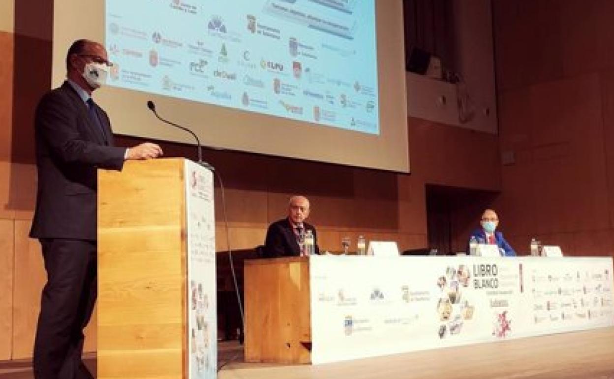Fuentes pide a las instituciones «confianza y estabilidad» para ayudar